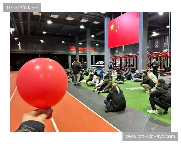 举重训练营开办家庭课程让家长了解训练过程，举重日常训练视频